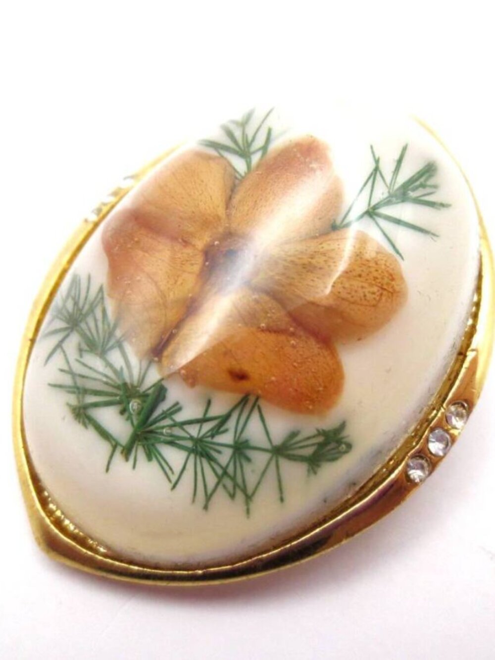 Vintage Pressed Flower Brooch Resin Floral Pin Gold Tone Oval Botanical Jewelry
